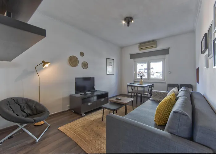 Apartament Ajuda Typical By Homing