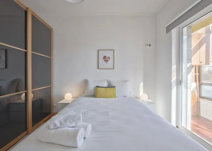 Apartament Ajuda Typical By Homing