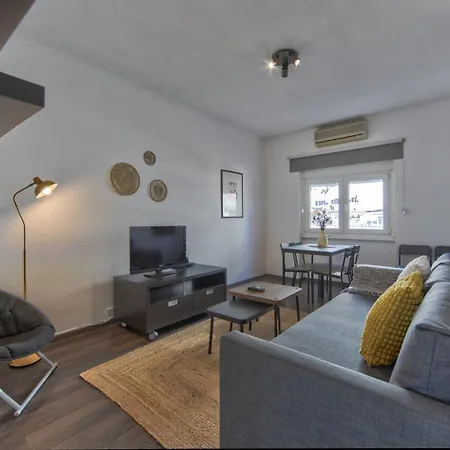 Apartment Ajuda Typical By Homing