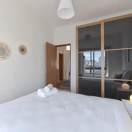 Ajuda Typical By Homing * Lisboa